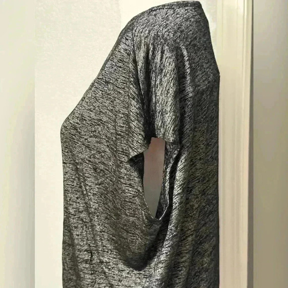 White House Black Market black & gray marked print v neck top women’s size Small - Picture 5 of 9